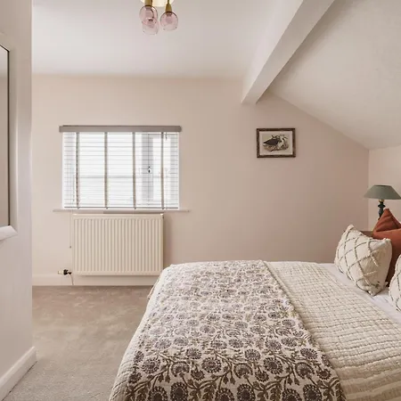 Sylvan Wood, Gorgeous Views, District,