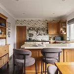 Sylvan Wood, Gorgeous Views, District, *