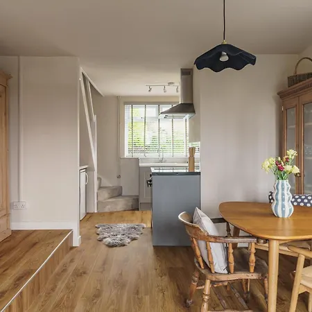 Sylvan Wood, Gorgeous Views * Κένταλ