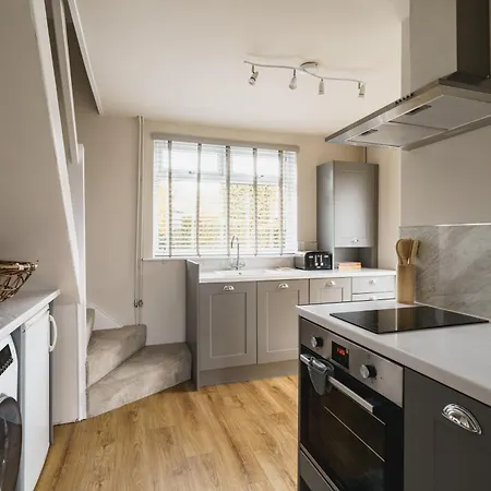 Sylvan Wood, Gorgeous Views * Κένταλ